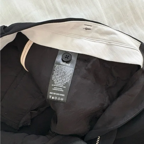 Aritzia effortless mid thigh short - Picture 5 of 6